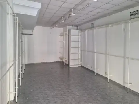Local comercial en calle de la Paz, 4